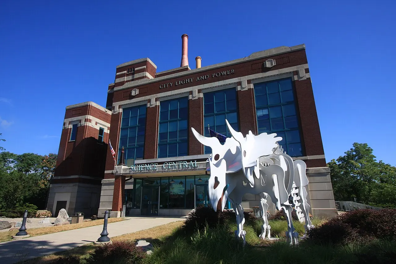 Science Central’s brick entrance and outdoor dinosaur sculpture in Fort Wayne, photographed in 2010.